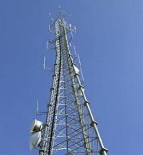 Image of the top of a radio tower